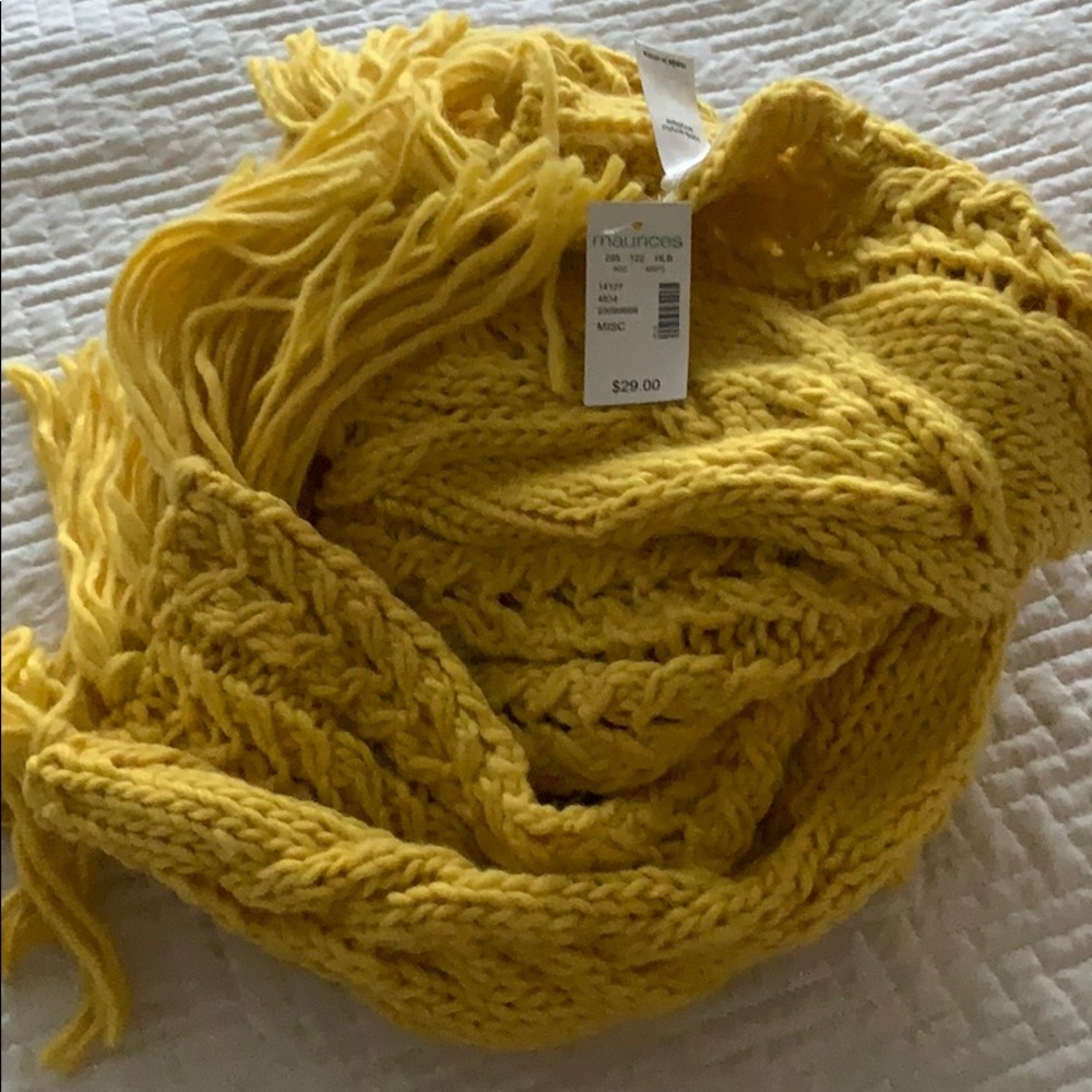 Yellow scarf - Picture 2 of 2